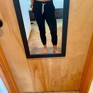 Vuori performance joggers